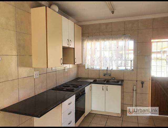 2 BEDROOM TOWNHOUSE FOR SALE IN OOS EINDE